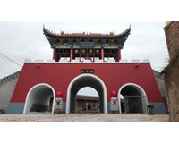 通渭县关公堡古建筑大门修建完成